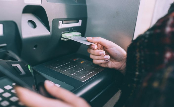 ATM cash withdrawal: Τέλος σταδιακά οι κάρτες στα ATM - Πώς θα γίνεται η ανάληψη χρημάτων