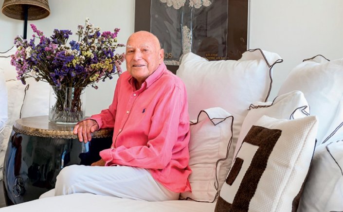 Notable Death: Έφυγε από τη ζωή ο Κώστας Ζουγανέλης, ο μποέμ της Μυκόνου