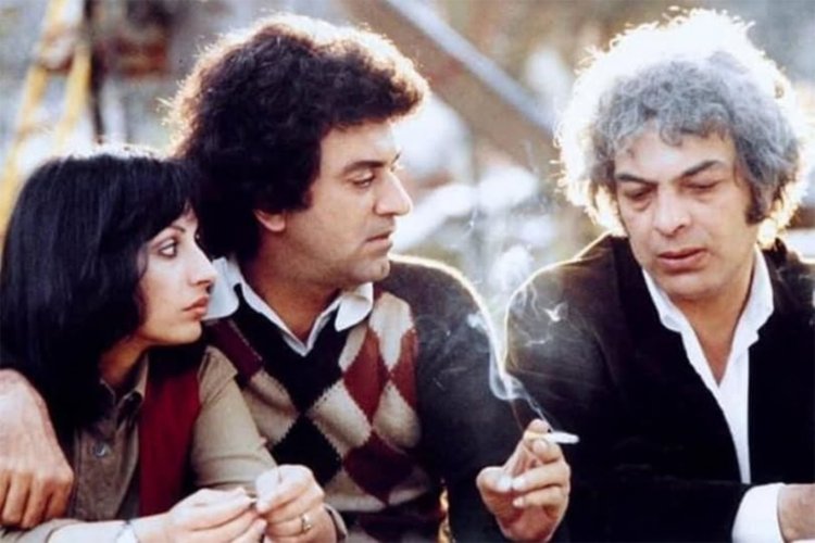 Achilleas Theofilou: Έχει πανσέληνο απόψε Αχιλλέα... Είναι αλλιώτικη η σιωπή... Η ιστορία του ελληνικού τραγουδιού μέσα από το άλμπουμ της ζωής του Αχιλλέα Θεοφίλου