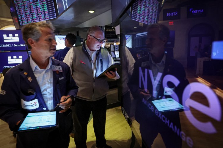 Stock futures sank following Trump’s posts: Ο Τραμπ γκρέμισε τη Wall Street - Πτώση παντού μετά την ανακοίνωση για δασμούς στην ΕΕ και την Apple