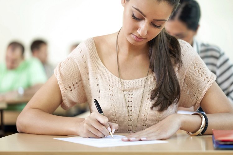 Panhellenic Exams 2025: Τα Θέματα, ο Σχολιασμός & οι Απαντήσεις, σε Λατινικά, Χημεία, Πληροφορική για τους υποψηφίους των ΓΕΛ