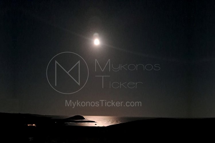 Strawberry Moon 2025: Πανσέληνος Ιουνίου!! Πότε θα γίνει ορατό στον νυχτερινό ουρανό το “Φεγγάρι της Φράουλας”