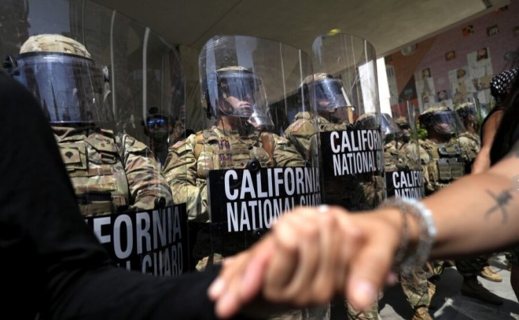 LA leaders impose curfew: Οι αρχές του Λος Άντζελες επέβαλαν απαγόρευση κυκλοφορίας - Συνεχίζονται διαδηλώσεις και βανδαλισμοί