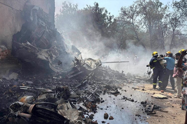 Aircraft crash in India: Συντριβή αεροσκάφους στην Ινδία με 242 επιβαίνοντες - Είχε προορισμό το Λονδίνο [Pics+Live Video]