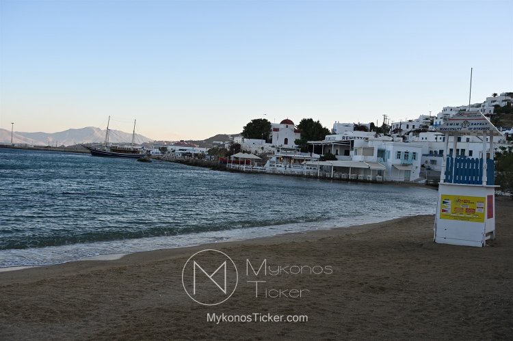 Όταν η πολιτική εξαντλείται στα τελεσίγραφα – και η Μύκονος απαντά με έργο