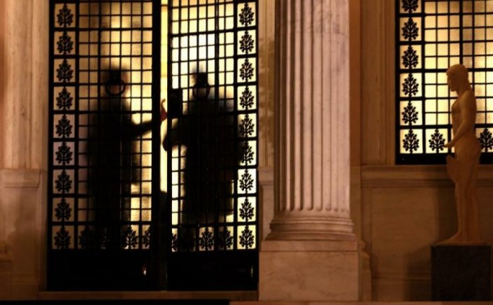 Government & Political Affairs: Η ατζέντα της διαφθοράς επιστρέφει - Το... εδώλιο απειλεί και πάλι την κυβέρνηση