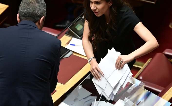 Behind The Scenes: Προς αποχή η ΝΔ από τις ψηφοφορίες για την σύσταση Προανακριτικής; Φοβάται απώλειες βουλευτών της!!