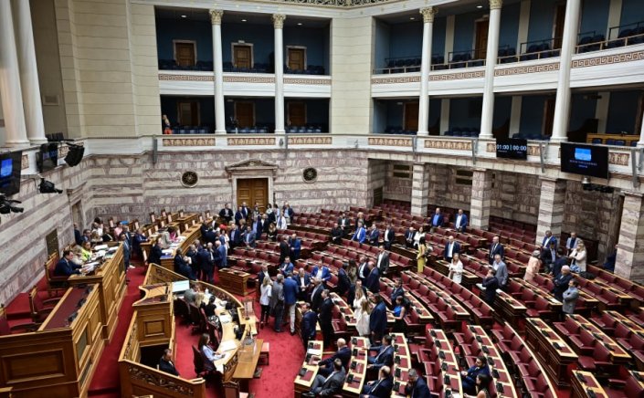 OPEKEPE: Ο φόβος των διαρροών έφερε μέσα στη νύχτα 75 «γαλάζιες» επιστολικές ψήφους - Όλο το παρασκήνιο