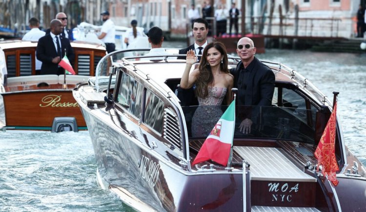 Xpήστos Bεpώvηs: Τι θα έκανα αν ο Τζεφ Μπέζος και η Λορίν Σάντσεζ επέλεγαν τη Μύκονο για να παντρευτούν;