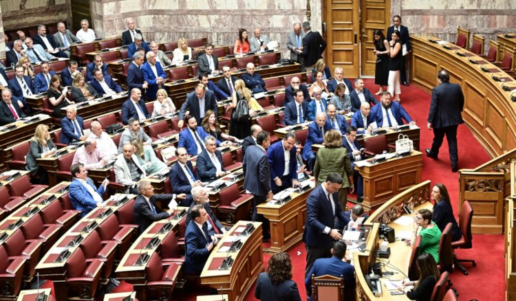 Gov & Political Affairs: Με 157 «ναι» παραπέμπεται ο Καραμανλής στο Δικαστικό Συμβούλιο!! Οι κόντρες & οι αποχωρήσεις!!