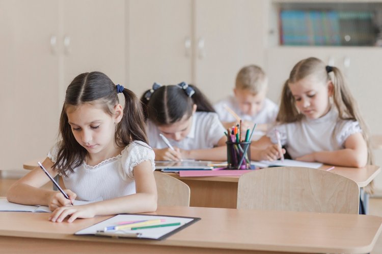 School Year 2025-2026: Περιορίζεται έως και 30%, η διδακτέα ύλη!! Τι αλλάζει για μαθητές και εκπαιδευτικούς, σε Δημοτικά - Γυμνάσια από το σχολικό έτος 2025 - 2026 & τι συμβαίνει με το Λύκειο!!