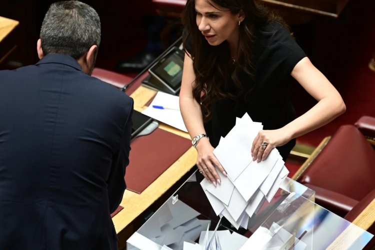 Behind The Scenes: Προς αποχή η ΝΔ από τις ψηφοφορίες για την σύσταση Προανακριτικής; Φοβάται απώλειες βουλευτών της!!