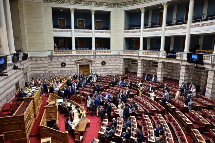 OPEKEPE: Ο φόβος των διαρροών έφερε μέσα στη νύχτα 75 «γαλάζιες» επιστολικές ψήφους - Όλο το παρασκήνιο