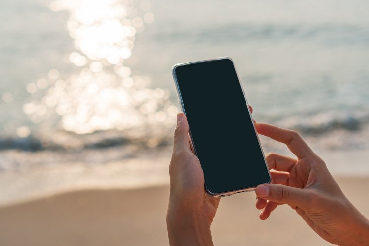 Run out of cell phone battery at the beach? Έμεινες από μπαταρία κινητού στην παραλία; Πώς θα το φορτίσεις!!