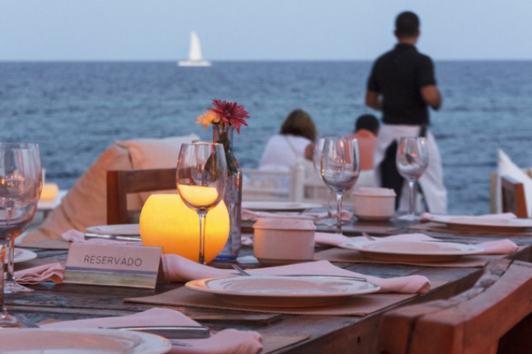 Restaurant Sales and Revenue: Restaurant revenue down as tourists opt for ready-to-eat meals and street food