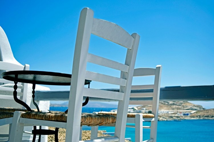 MyStreet: Τα καταστήματα υγειονομικού ενδιαφέροντος που βγάζουν τραπεζοκαθίσματα στους κοινόχρηστους χώρους, 50% δεν έχει καθόλου άδεια & 27% παραβιάζει τον χώρο για τον οποίο αδειοδοτείται