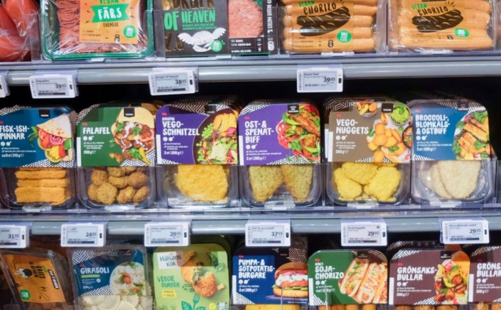 EU Parliament pushes for “veggie burger” ban: Τέλος οι όροι «λουκάνικο» και «μπριζόλα» για χορτοφαγικά προϊόντα