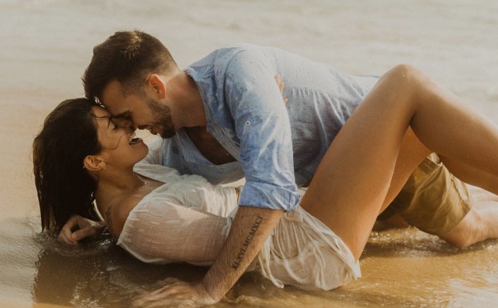 Love language types: Αυτές είναι οι πέντε γλώσσες της αγάπης!! Εσύ ποια μιλάς;