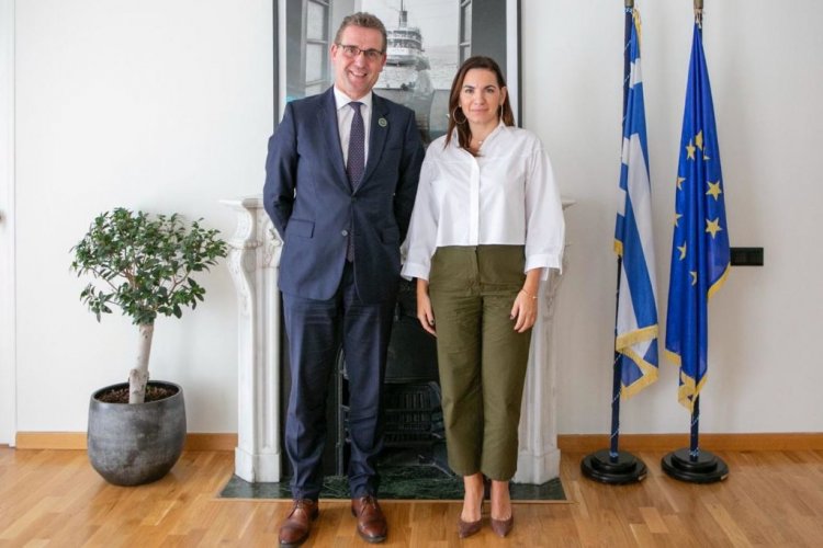 Tourism Min Kefalogianni:Συνάντηση Κεφαλογιάννη με Λοτζ για την ανάδειξη στρατιωτικών κοιμητηρίων