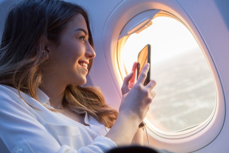 Mobile phone on the airplane: Πότε επιτρέπεται το κινητό στο αεροπλάνο!! Η καμπάνια της IATA για τις μπαταρίες λιθίου!!