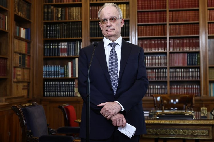 Behind The Scenes: Ενοχλείται από Πρόεδρο της Δημοκρατίας και Δένδια!!