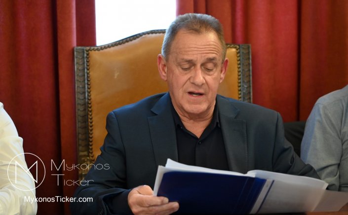 Πολιτικό “Ράπισμα” Βερώνη σε Κουκά: “Σταμάτα να κρύβεσαι και απάντησε επιτέλους για την "απομυκονοποίηση" και μετά βολτάρεις ως ταξιδιώτης”