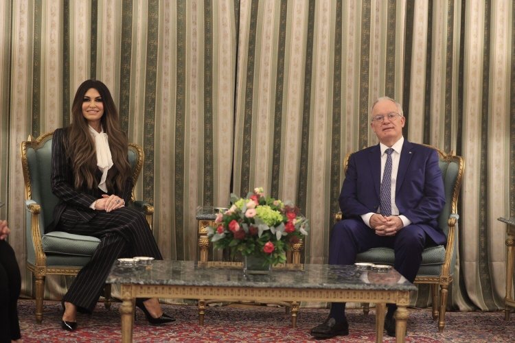 U.S. Ambassador - Kimberly Guilfoyle: Στο Προεδρικό Μέγαρο η Κίμπερλι Γκιλφόιλ για τα διαπιστευτήρια στον Τασούλα - «Έχω πάει Μύκονο και Σαντορίνη» [Video+Pics]