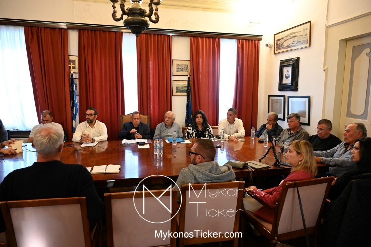 Βερώνης σε Κουκά: Την ώρα της κρίσιμης απόφασης για την Μύκονο μας και τους ανθρώπους της μετράει να είσαι παρών, όχι να φυγομαχείς!