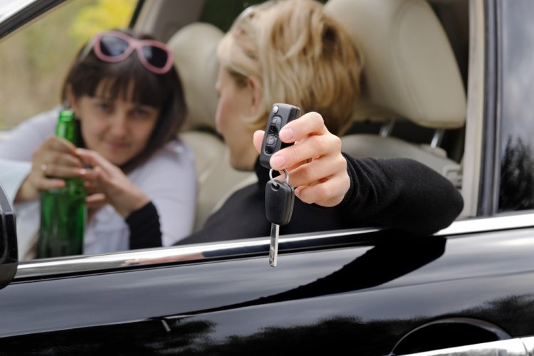 New Road Traffic Code: Δεν θα παίρνει μπρος το αυτοκίνητο χωρίς αλκοτέστ & δεν θα ξεκινά η μηχανή αν δεν φορά ο οδηγός κράνος!!