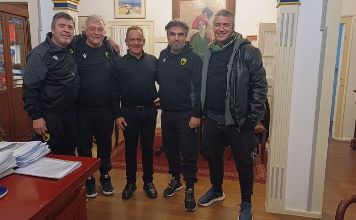 Χρήστος Βερώνης: Μύκονος vs ΑΕΚ - Επίσκεψη της «Βασίλισσας» στο Δημαρχείο πριν το μεγάλο ματς