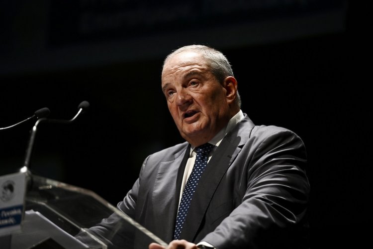 Past PM Karamanlis: Παρέμβαση Καραμανλή για την ποιότητα της Δημοκρατίας, με «καρφιά» για Μητσοτάκη - Θρυαλλίδα εξελίξεων