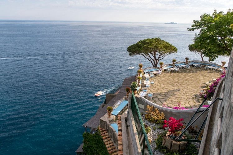 Tourism 2026: Η ωρολογιακή βόμβα στα θεμέλια του τουριστικού θαύματος!! Το στρατηγικό αδιέξοδο των υποδομών, η “κόπωση” της φέρουσας ικανότητας & το στοίχημα επιβίωσης, πέρα από την ευφορία των αριθμών!!