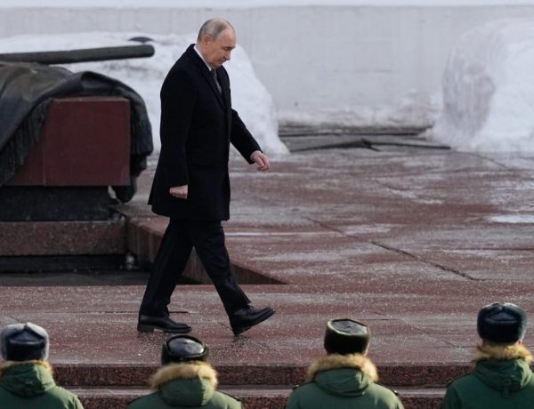 Putin’s Micawber Strategy: Το «Ποντάρισμα» στην αναμονή & το τέλμα στην Ουκρανία [Politico]