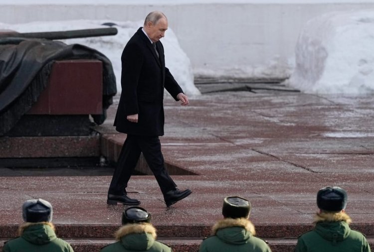 Putin’s Micawber Strategy: Το «Ποντάρισμα» στην αναμονή & το τέλμα στην Ουκρανία [Politico]