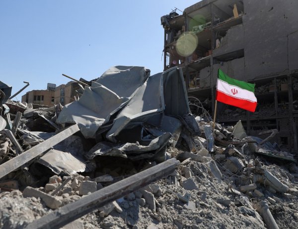 Middle East War 2026: Η στρατιωτική κλιμάκωση ΗΠΑ–Ισραήλ κατά Ιράν πυροδοτεί ενεργειακό σοκ και γεωοικονομική αστάθεια