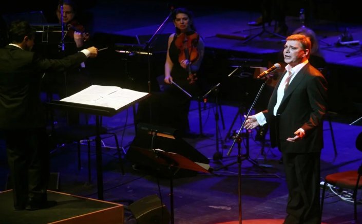 Notable Death: Πέθανε ο Γιώργος Μαρίνος.... Σίγησε ο πιο εκρηκτικός showman της ελληνικής σκηνής...