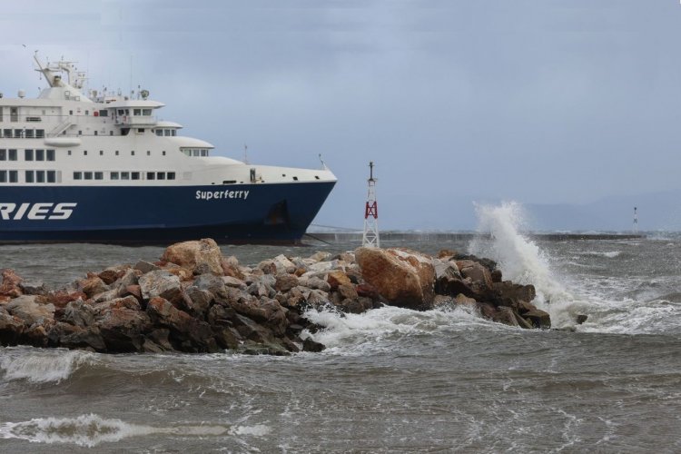 Rafina Ferry Ban: Απαγορευτικό Απόπλου!! Δεμένα τα πλοία στο λιμάνι της Ραφήνας αύριο Παρασκευή 20/3 - Ανεκτέλεστο το αυριανό  δρομολόγιο του Superferry!!