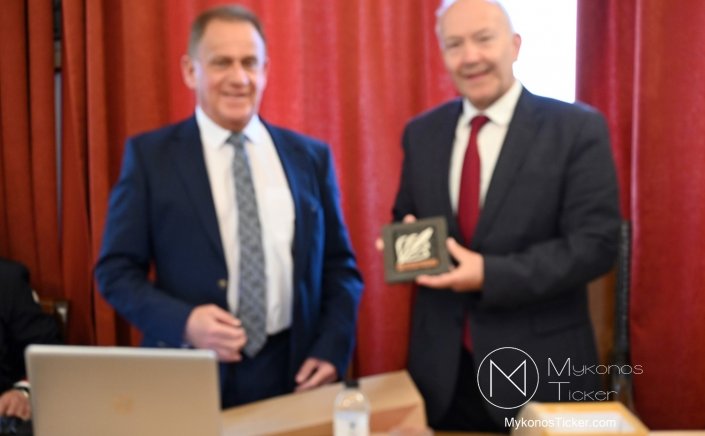 Χρήστος Βερώνης: «Η Μύκονος δεν Ζητά - Αξιώνει» Ρόλο στη Νησιωτική Πολιτική - Η συνάντηση που αλλάζει τους όρους