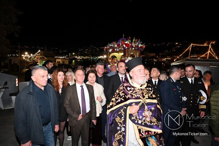 Holy Friday in Mykonos: Η περιφορά του Επιταφίου της Μεγάλης Παναγιάς ως κορυφαία στιγμή πίστης, ταυτότητας και πολιτιστικής ισχύος [Εικόνες & Video]
