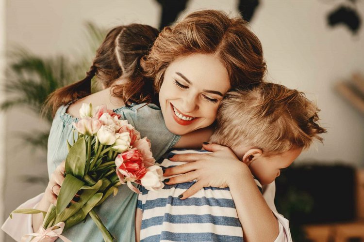 Mother's Day History: Γιορτάζοντας τη Μητρική Αγάπη! Η Ιστορία της Ημέρας της Μητέρας & Πώς ξεκίνησε η γιορτή της γονιμότητας και της μητρότητας!