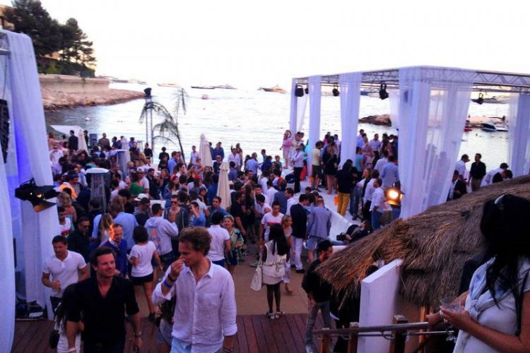 Criminal tourism: Μεγάλη απόβαση της ΕΛ.ΑΣ. στα νησιά! Στο στόχαστρο clubs, βίλες, όπλα, ναρκωτικά & πολυτελές escorting!