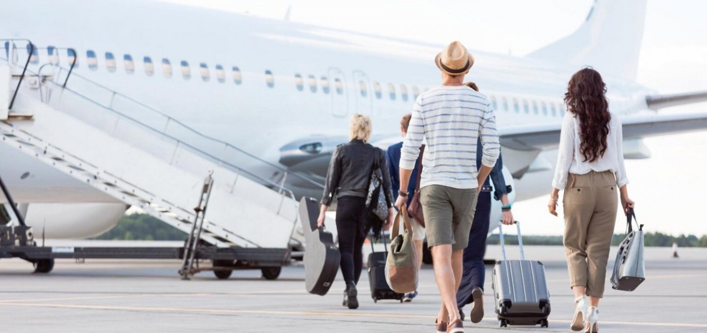 Airfare Pricing Dynamics: Μύθος ή πραγματικότητα η «σωστή ημέρα» για εισιτήρια; Τι αποκαλύπτουν οι ειδικοί για την «κατάλληλη μέρα» να κλείσετε αεροπορικά εισιτήρια!