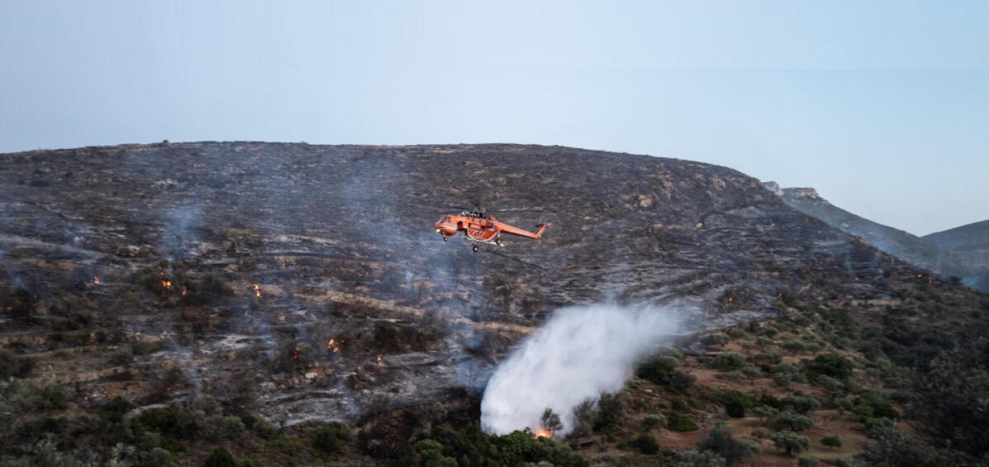 Paros Wildfire Evacuations: Νέα αναζωπύρωση της φωτιάς στην Πάρο! Το 112 προειδοποιεί για εκκένωση από Άσπρο Χωριό προς Δρυό & από Καμάρι προς Αλυκή!