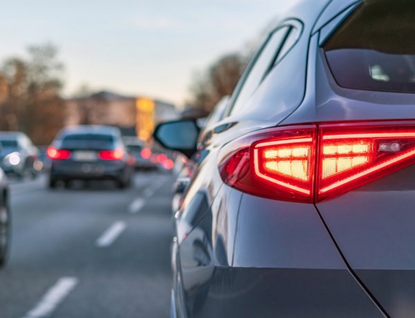 EU Vehicle Safety: Τι αλλάζει υποχρεωτικά στα πίσω φώτα των αυτοκινήτων από αύριο 7 Ιουλίου - Ποια οχήματα επηρεάζονται και πώς με το νέο σύστημα ενεργητικής ασφάλειας!