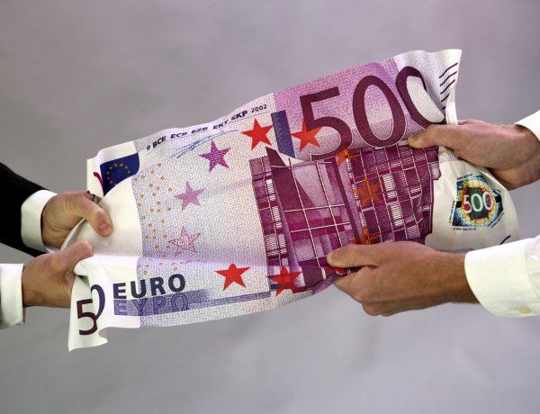 High-Denomination Cash: Τι πρέπει να κάνουν όσοι έχουν χαρτονομίσματα των 500 ευρώ!