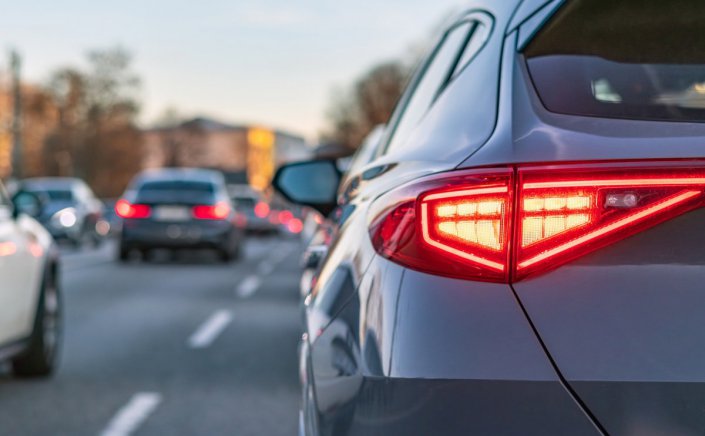EU Vehicle Safety: Τι αλλάζει υποχρεωτικά στα πίσω φώτα των αυτοκινήτων από αύριο 7 Ιουλίου - Ποια οχήματα επηρεάζονται και πώς με το νέο σύστημα ενεργητικής ασφάλειας!