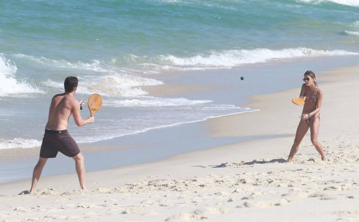 Beach Enforcement: Τι απαγορεύεται στην παραλία! Οι άγνωστοι κανόνες και τα τσουχτερά πρόστιμα έως και 1.000 ευρώ για θόρυβο από ρακέτες!