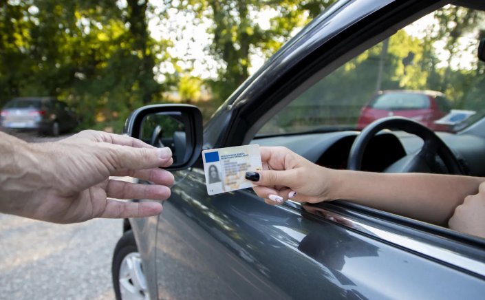 Driving Entitlements: Ποια οχήματα καλύπτει το δίπλωμα αυτοκινήτου! Προϋποθέσεις, όρια & εξαιρέσεις!