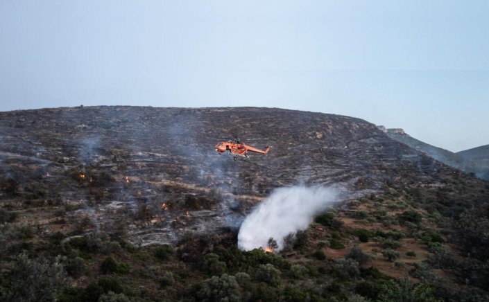 Paros Wildfire Evacuations: Νέα αναζωπύρωση της φωτιάς στην Πάρο! Το 112 προειδοποιεί για εκκένωση από Άσπρο Χωριό προς Δρυό & από Καμάρι προς Αλυκή!