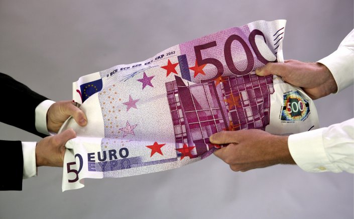 High-Denomination Cash: Τι πρέπει να κάνουν όσοι έχουν χαρτονομίσματα των 500 ευρώ!